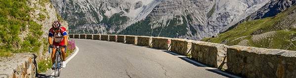 Cycling_Passo_dello_Stelvio_Swiss_Italy_border.jpg